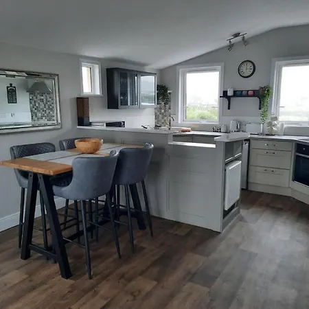 Apartment River Shack *